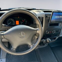 auto-Mercedes-Benz-Sprinter-KMK123-202411281937-12