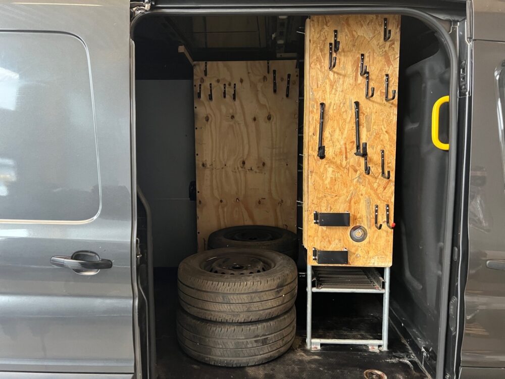 auto-Ford-Transit-SPH967-202503121642-14 auto-Ford-Transit-SPH967-202503121642-14