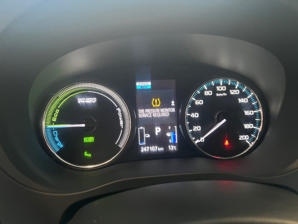 auto-Mitsubishi-Outlander-PHEV-ZNC852-202504171535-11 auto-Mitsubishi-Outlander-PHEV-ZNC852-202504171535-11