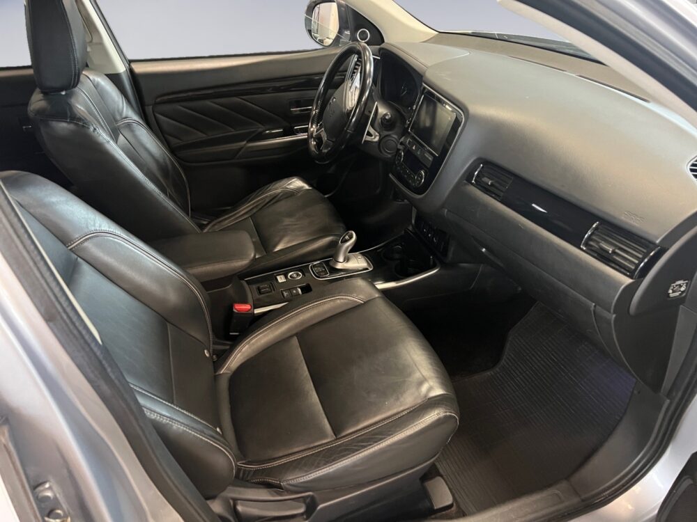 auto-Mitsubishi-Outlander-PHEV-ZNC852-202504171535-13 auto-Mitsubishi-Outlander-PHEV-ZNC852-202504171535-13