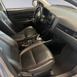 auto-Mitsubishi-Outlander-PHEV-ZNC852-202504171535-13