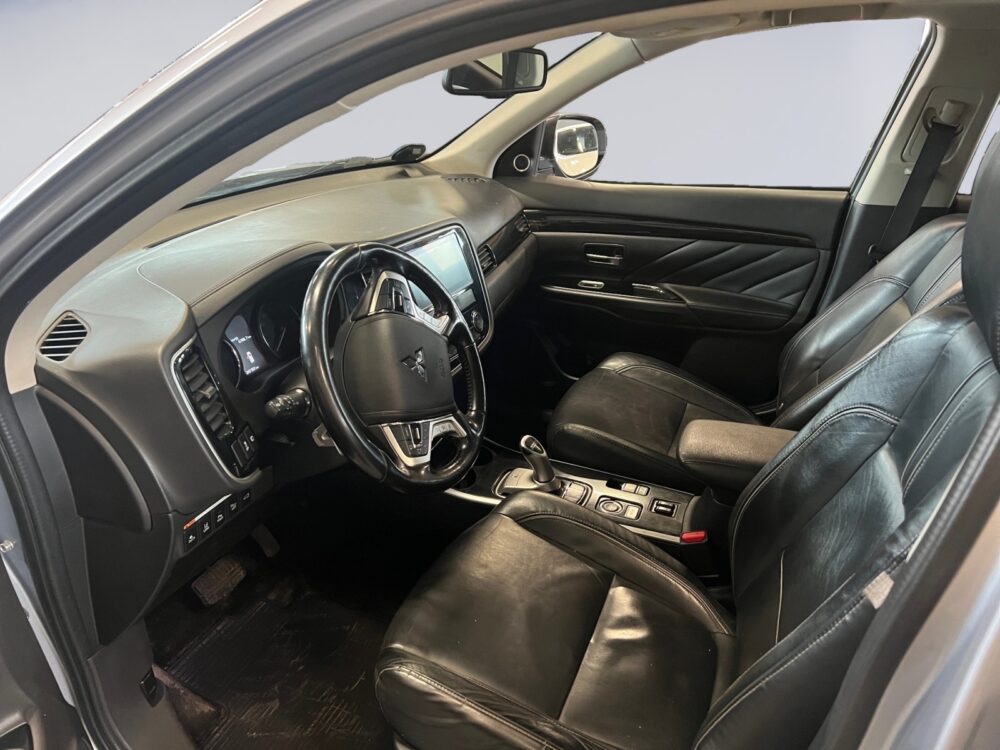 auto-Mitsubishi-Outlander-PHEV-ZNC852-202504171535-8 auto-Mitsubishi-Outlander-PHEV-ZNC852-202504171535-8