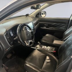 auto-Mitsubishi-Outlander-PHEV-ZNC852-202504171535-8