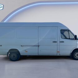 auto-Mercedes-Benz-Sprinter-CEO632-202505052205-4