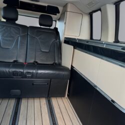 auto-Mercedes-Benz-V-XRN729-202505221529-10