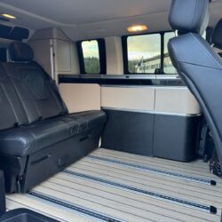 auto-Mercedes-Benz-V-XRN729-202505221529-11
