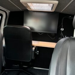 auto-Mercedes-Benz-Vito-RVX665-202505191306-11