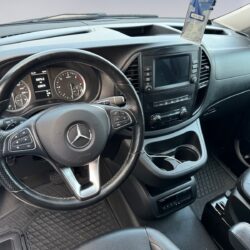 auto-Mercedes-Benz-Vito-RVX665-202505191306-15