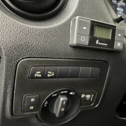 auto-Mercedes-Benz-Vito-RVX665-202505191306-16