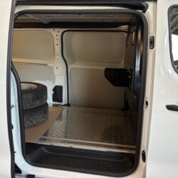 auto-Citroen-Jumpy-YYA304-202506041621-14