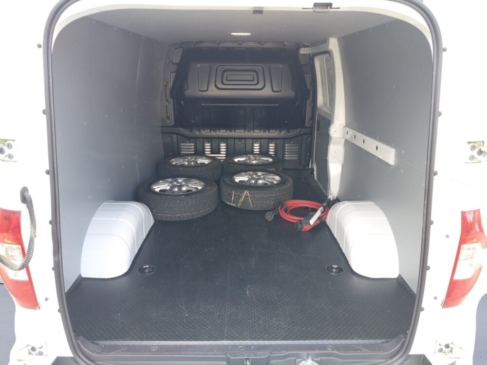 auto-Maxus-e-Deliver-3-JMX168-202506031519-12 auto-Maxus-e-Deliver-3-JMX168-202506031519-12