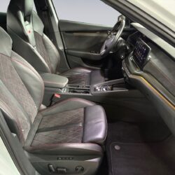 auto-Skoda-Octavia-EUH132-202506251131-12