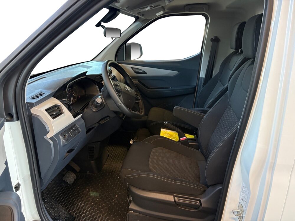 auto-Maxus-e-Deliver-3-MAX30-202507101450-7 auto-Maxus-e-Deliver-3-MAX30-202507101450-7