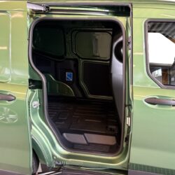 auto-Ford-Transit-Courier-EVE891-202508291329-13