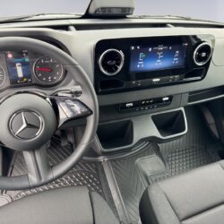 auto-Mercedes-Benz-Sprinter-P835181-202508291640-12