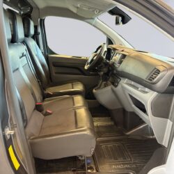 auto-Toyota-Proace-COC720-202508201632-12