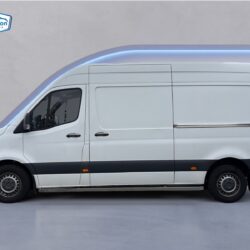 auto-Mercedes-Benz-Sprinter-YXO772-202509261636-1