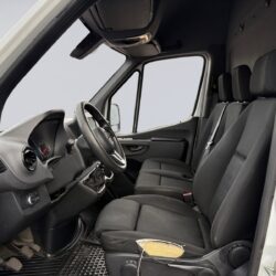 auto-Mercedes-Benz-Sprinter-YXO772-202509261636-8