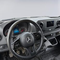 auto-Mercedes-Benz-Sprinter-YXO772-202509261636-9