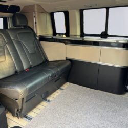auto-Mercedes-Benz-V-XRN729-202509091838-11