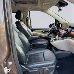 auto-Mercedes-Benz-V-XRN729-202509091838-12