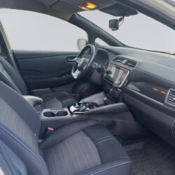 auto-Nissan-Leaf-CPL132-202509251421-12