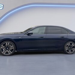 auto-BMW-i7-CL92302-202510011259-3