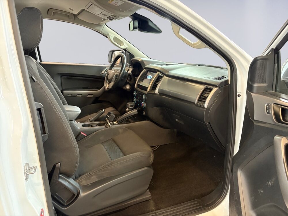 auto-Ford-Ranger-LPV517-202510281332-12 auto-Ford-Ranger-LPV517-202510281332-12