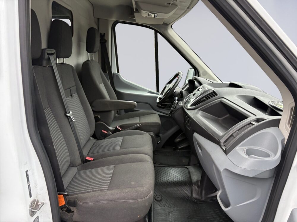 auto-Ford-Transit-RSE762-202510201307-12 auto-Ford-Transit-RSE762-202510201307-12