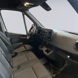 auto-Mercedes-Benz-Sprinter-P615955-202510281331-14