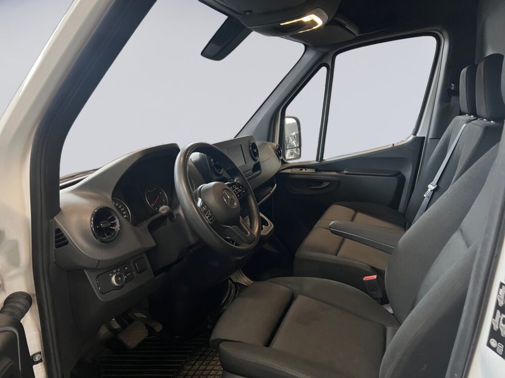 auto-Mercedes-Benz-Sprinter-P615955-202510281331-8 auto-Mercedes-Benz-Sprinter-P615955-202510281331-8