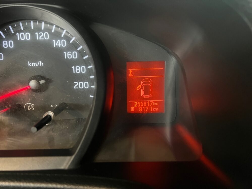 auto-Nissan-NV200-RRR172-202510081234-10 auto-Nissan-NV200-RRR172-202510081234-10