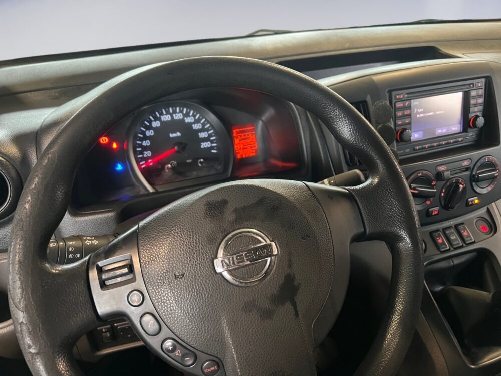 auto-Nissan-NV200-RRR172-202510081234-11 auto-Nissan-NV200-RRR172-202510081234-11