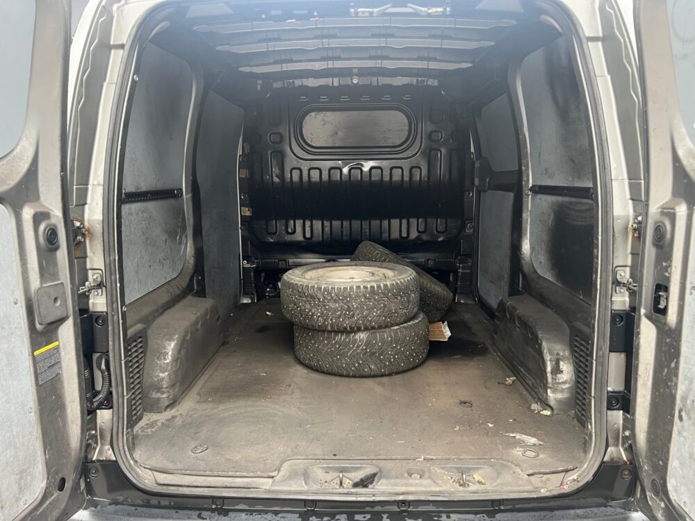 auto-Nissan-NV200-RRR172-202510081234-12 auto-Nissan-NV200-RRR172-202510081234-12