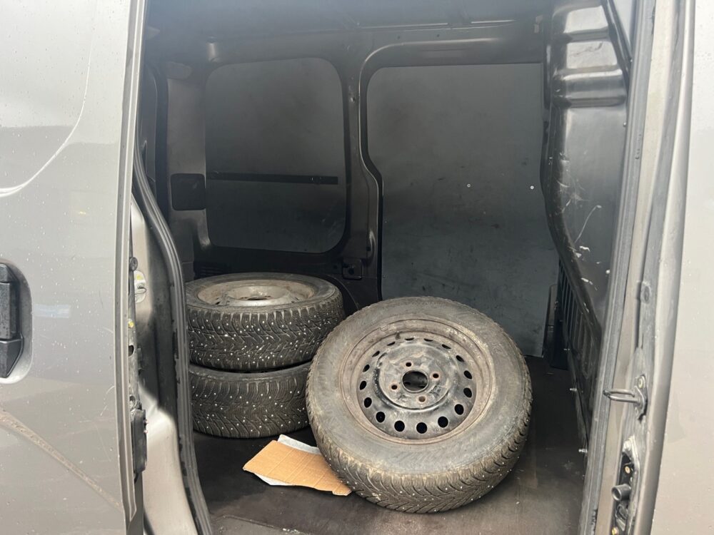 auto-Nissan-NV200-RRR172-202510081234-13 auto-Nissan-NV200-RRR172-202510081234-13