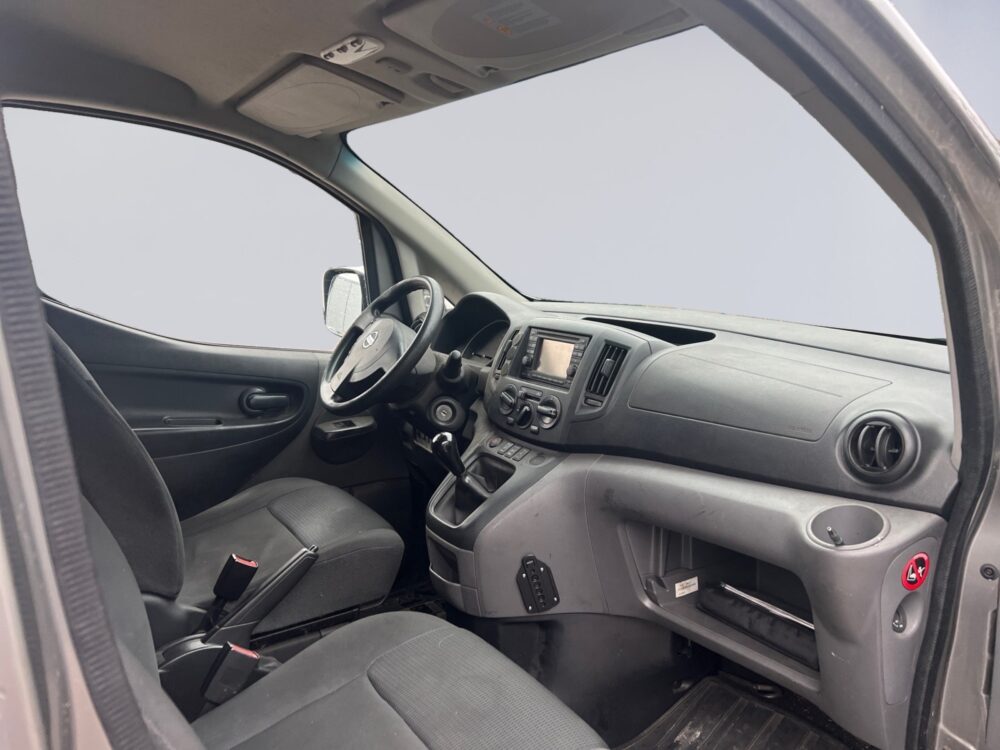 auto-Nissan-NV200-RRR172-202510081234-9 auto-Nissan-NV200-RRR172-202510081234-9