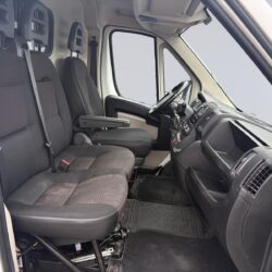 auto-Peugeot-Boxer-XNN364-202510151324-12