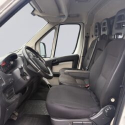 auto-Peugeot-Boxer-XNN364-202510151324-8
