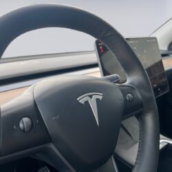auto-Tesla-Model-Y-B109685-202510201042-10
