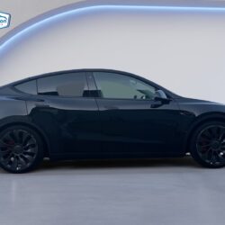 auto-Tesla-Model-Y-B109685-202510201042-5