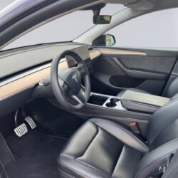 auto-Tesla-Model-Y-B109685-202510201042-8
