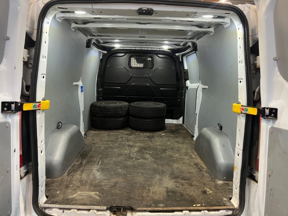 auto-Ford-Transit-Custom-EUE271-202511261453-15 auto-Ford-Transit-Custom-EUE271-202511261453-15
