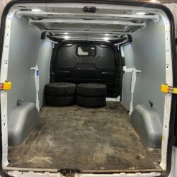 auto-Ford-Transit-Custom-EUE271-202511261453-15