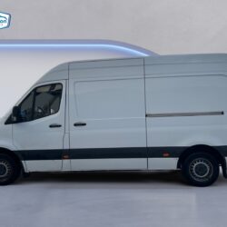 auto-Mercedes-Benz-Sprinter-YXO770-202511261415-1