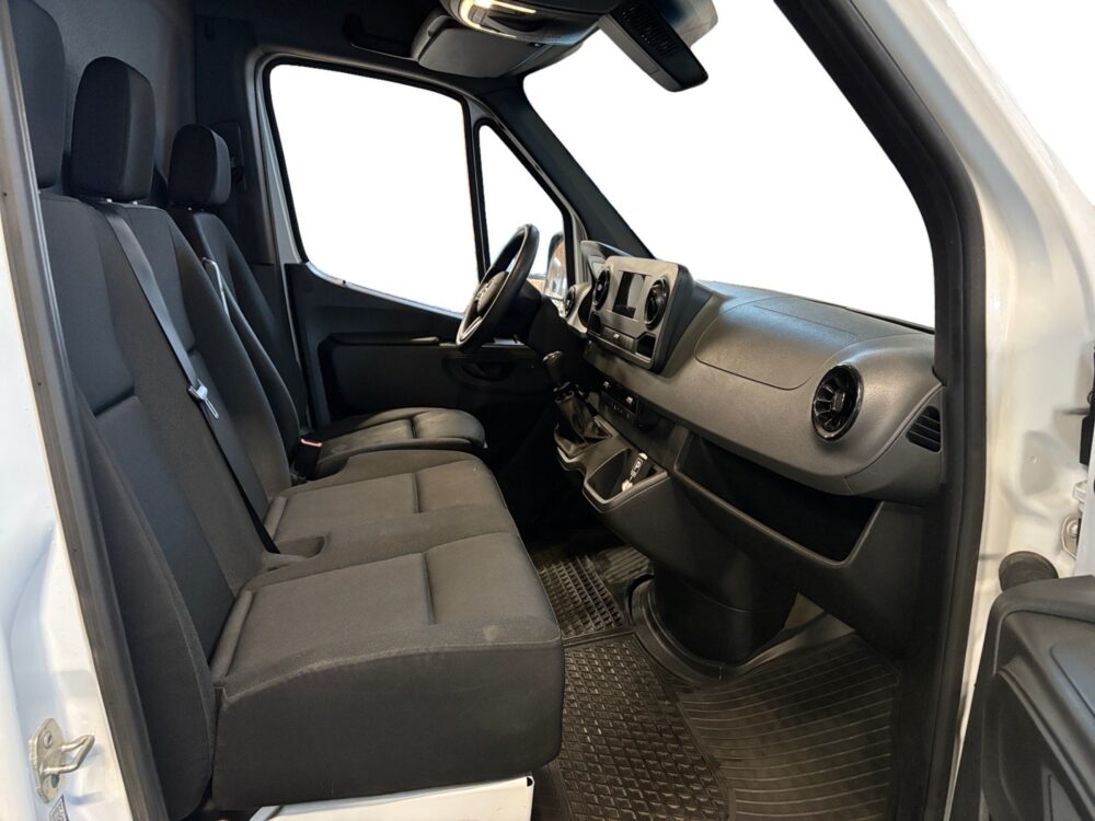 auto-Mercedes-Benz-Sprinter-YXO770-202511261415-11 auto-Mercedes-Benz-Sprinter-YXO770-202511261415-11