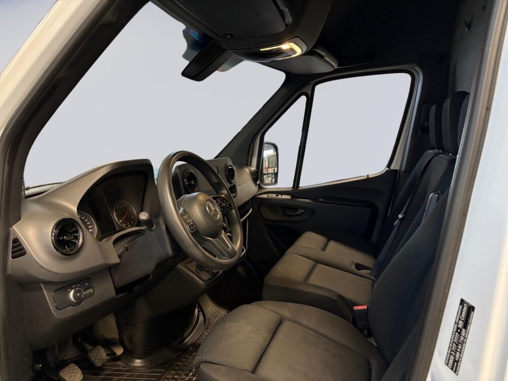 auto-Mercedes-Benz-Sprinter-YXO770-202511261415-8 auto-Mercedes-Benz-Sprinter-YXO770-202511261415-8