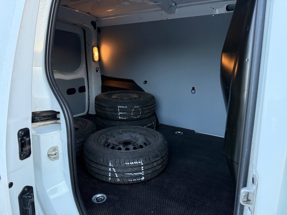 auto-Nissan-NV250-ZNH239-202511190955-11 auto-Nissan-NV250-ZNH239-202511190955-11