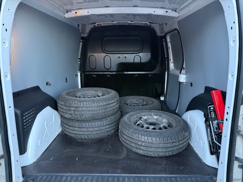 auto-Nissan-NV250-ZNH239-202511190955-12 auto-Nissan-NV250-ZNH239-202511190955-12