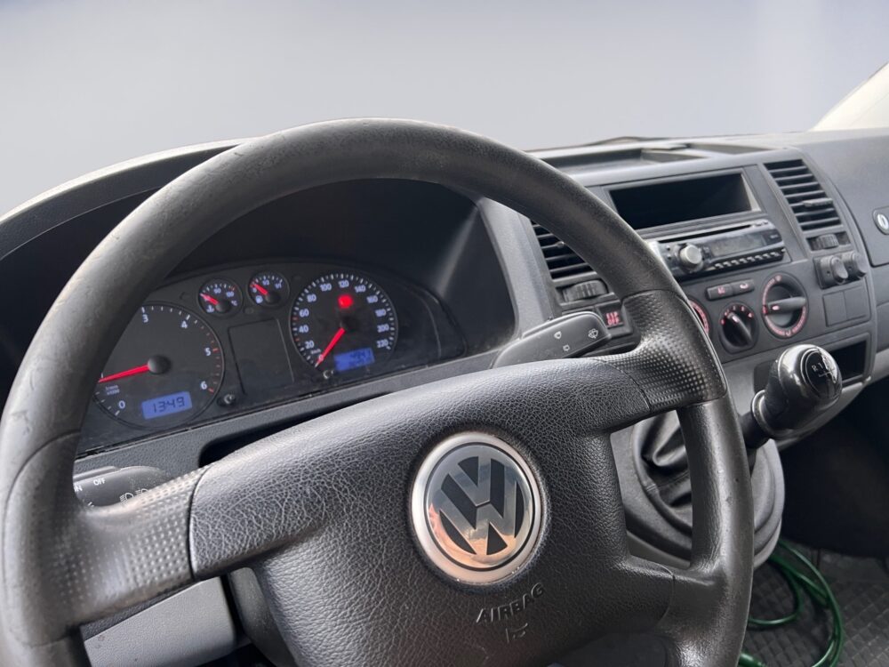 auto-Volkswagen-Transporter-IRY149-202511131423-10 auto-Volkswagen-Transporter-IRY149-202511131423-10