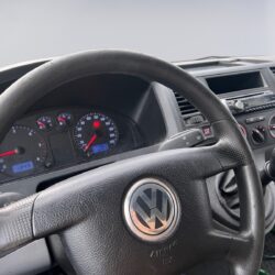 auto-Volkswagen-Transporter-IRY149-202511131423-10